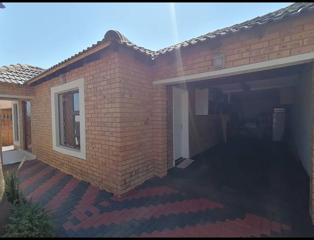 2 BEDROOM FREESTANDING FOR SALE IN KANANA